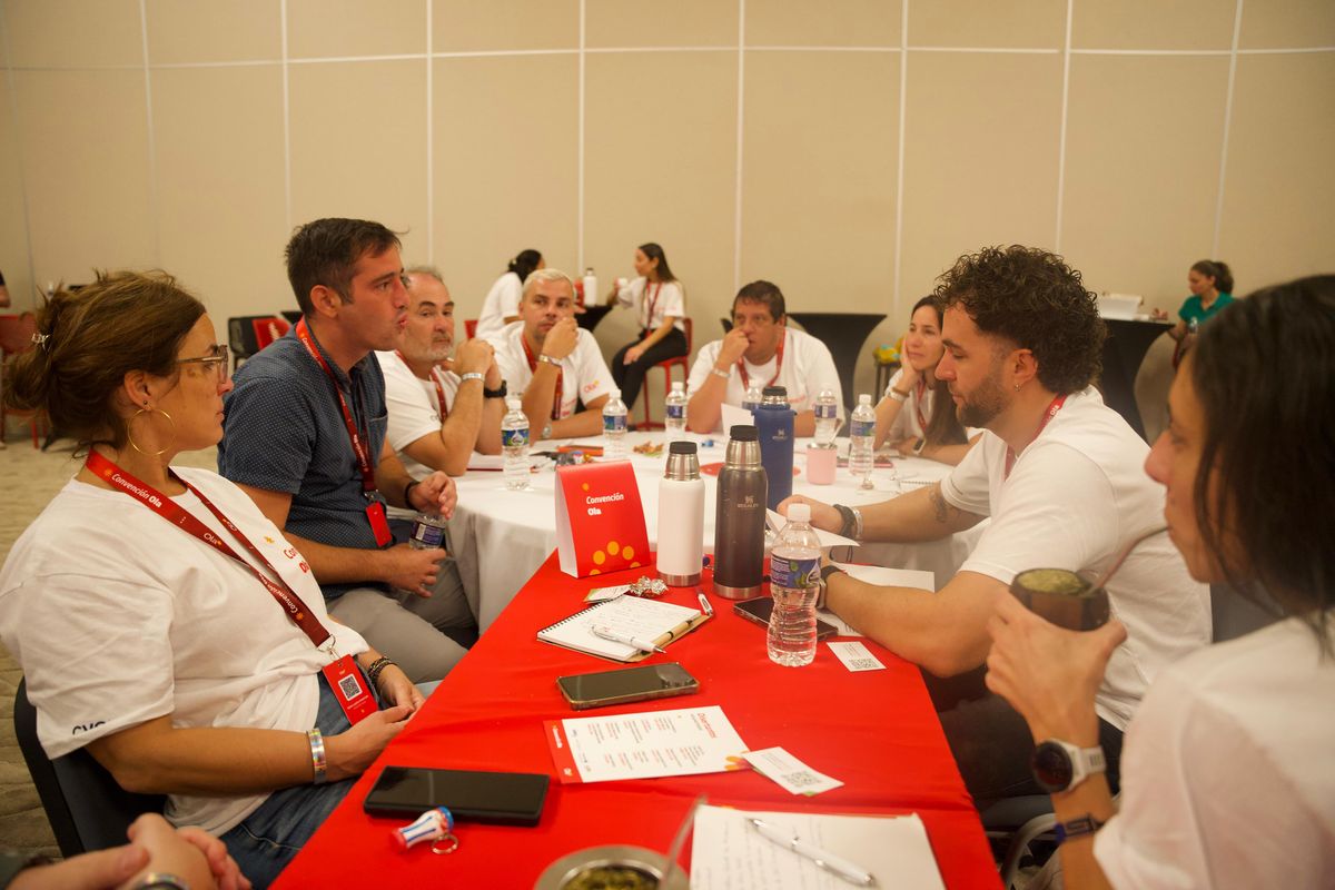 Diversas charlas de capacitación, con rondas de 15 minutos, se sucedieron en el segundo día de convención de Ola.