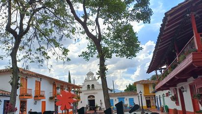 El Pueblito Paisa es uno de los atractivos de Medellín que no puedes dejar de visitar. Te contamos cómo llegar. El Pueblito Paisa es uno de los atractivos de Medellín que no puedes dejar de visitar. Te contamos cómo llegar.