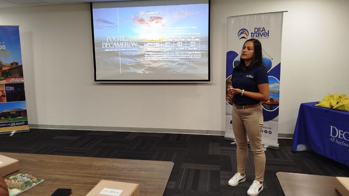 Patricia Cisneros, gerente de venta hoteles Decameron Per&uacute;, exponiendo las novedades de Punta Sal y El Pueblo.