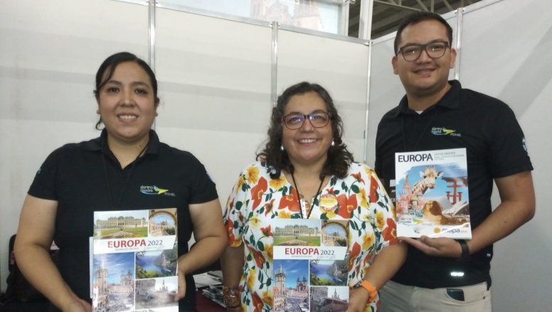 Maria Inés Garin y Norma Garin, del equipo de operaciones; y Abraham Garín, gerente.