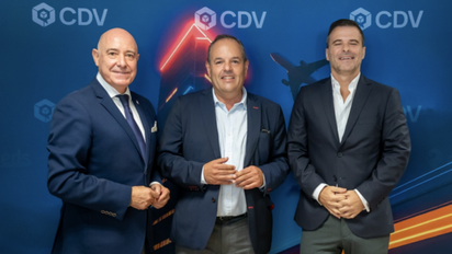 Parte del equipo de CDV durante la inauguración de su nueva sede en Alicante.
