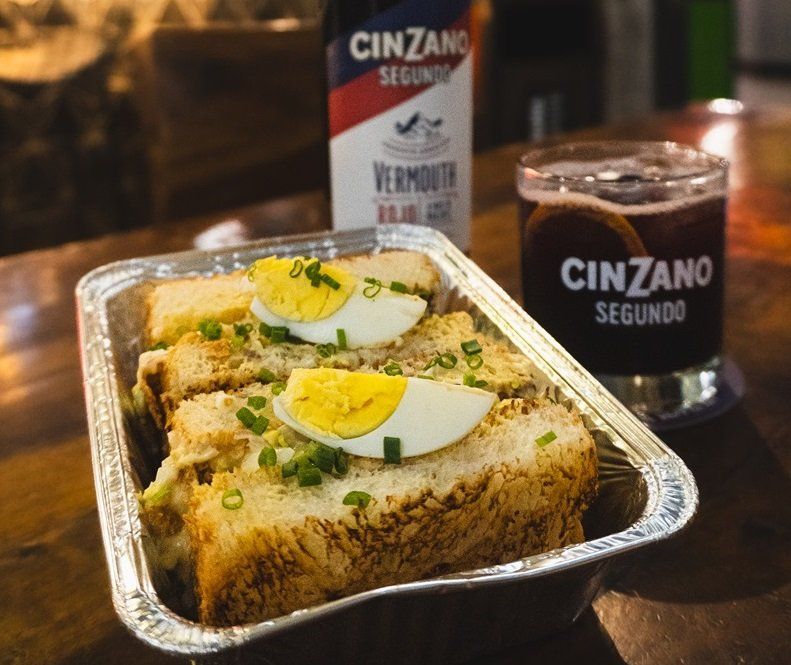 Combos en Buenos Aires: Tamago Sando (sando de huevo ajitama, verdeo, mayo japo y pan de papa) + Cinzano Segundo.
