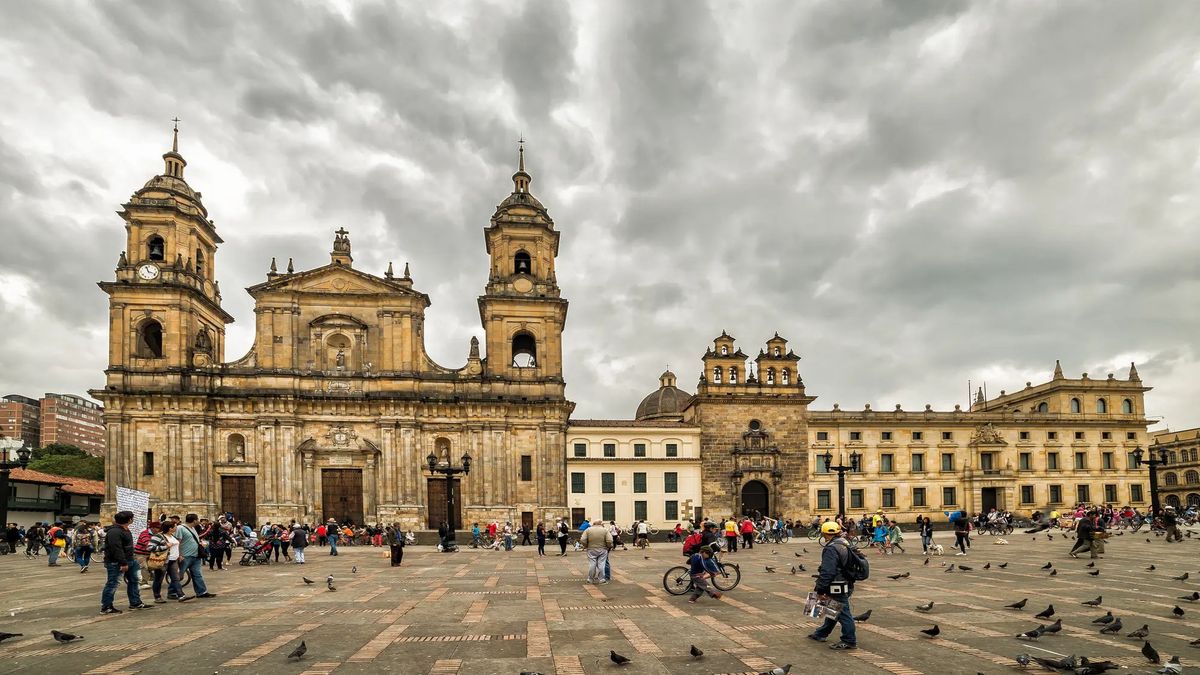 La Candelaria concentra parte del patrimonio histórico y cultural de Bogotá, con plazas, museos y arquitectura colonial. La Candelaria concentra parte del patrimonio histórico y cultural de Bogotá, con plazas, museos y arquitectura colonial.