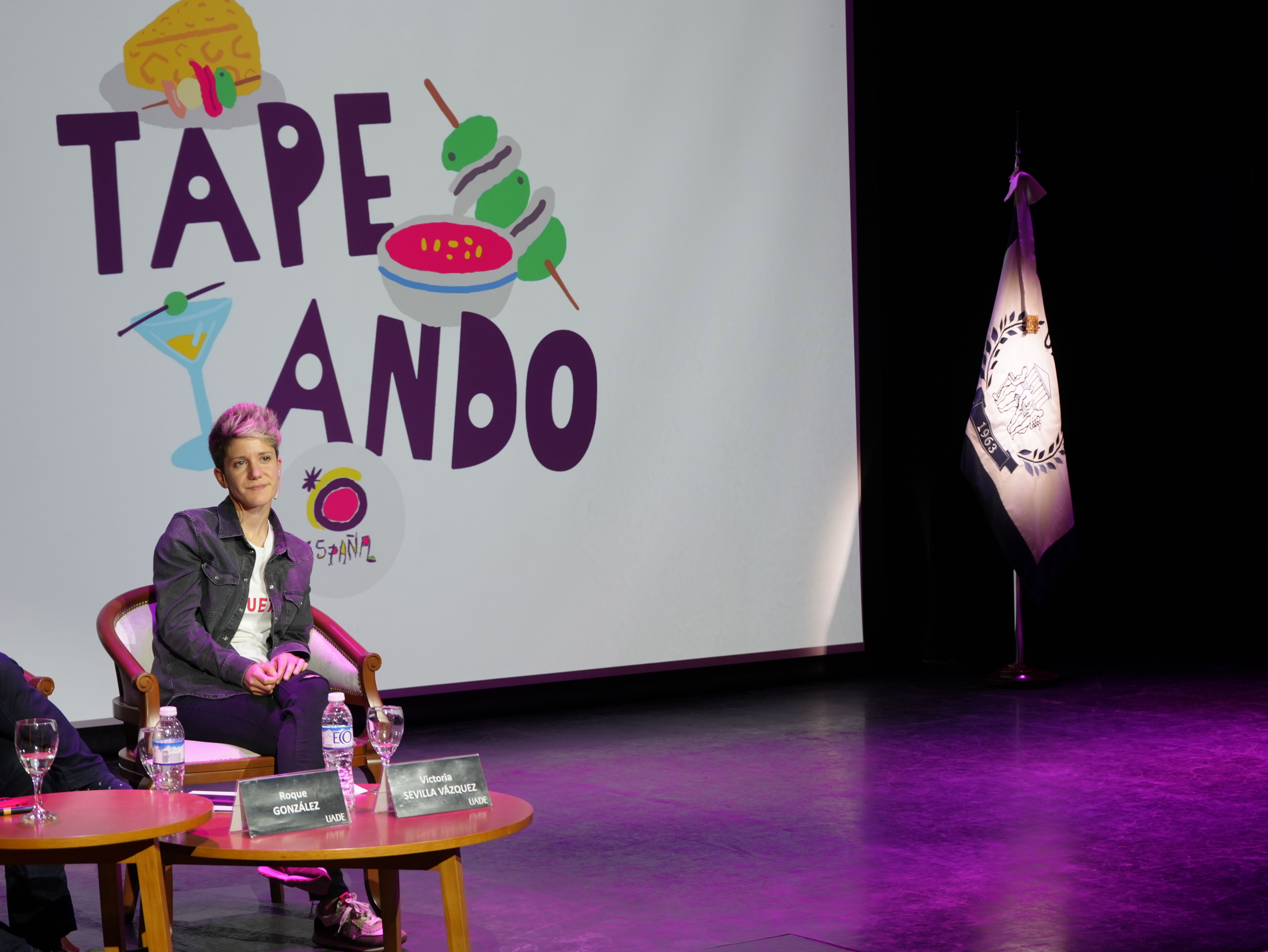 La Universidad Argentina de la Empresa (UADE) tuvo el placer de recibir en sus instalaciones a Vicky Sevilla la cocinera valenciana creadora de Arrels -restaurante galardonado con una estrella Michelin-.