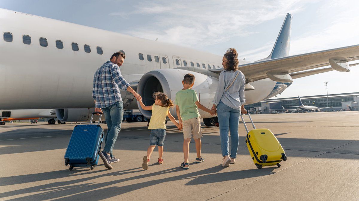 En pareja o con amigos: ¿Cómo prefieren viajar los argentinos?