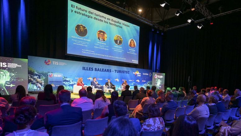 TIS reunió en Sevilla a más de 8.500 profesionales del turismo para debatir el impacto de la IA, los desafíos de la distribución y las nuevas estrategias de crecimiento del sector.