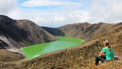 Explora los cinco lagos y lagunas más grandes de Colombia y descubre su belleza natural.