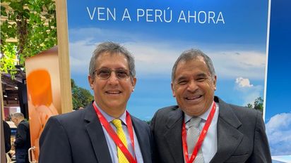 Fitur 2024: El presidente de Apavit, Ricardo Acosta y el titular de Mincetur, Juan Mathews.