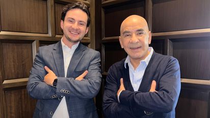 Nico Calvo (Atlas Ocean Voyages) y Erwin Romero (J&E Cruceristas).