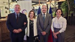 Juan Cohen, embajador de República Dominicana en Chile; Luz María Peña; gerente de ventas de Arajet en Chile; José García Marcano, encargado comercial y consulador; Jessica Weinerth, VP de ventas y distribución de Arajet.