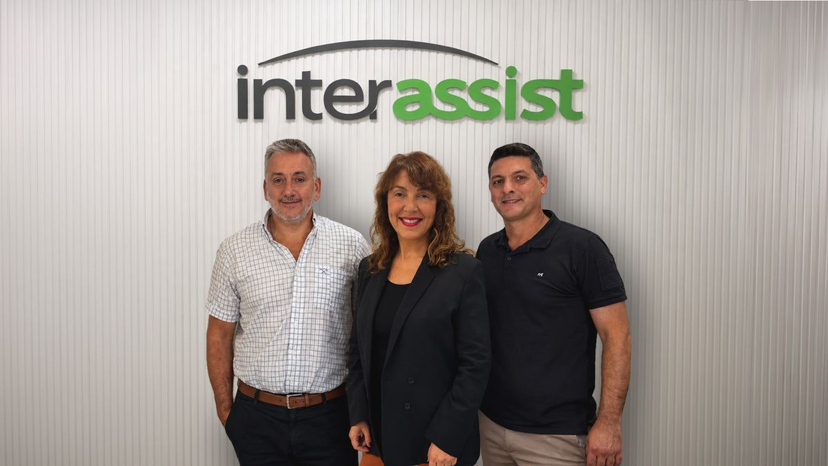 Interassist: José María Triviño Valdez, presidente; Graciela Albornoz, directora comercial; y Diego Cuevas, gerente general.