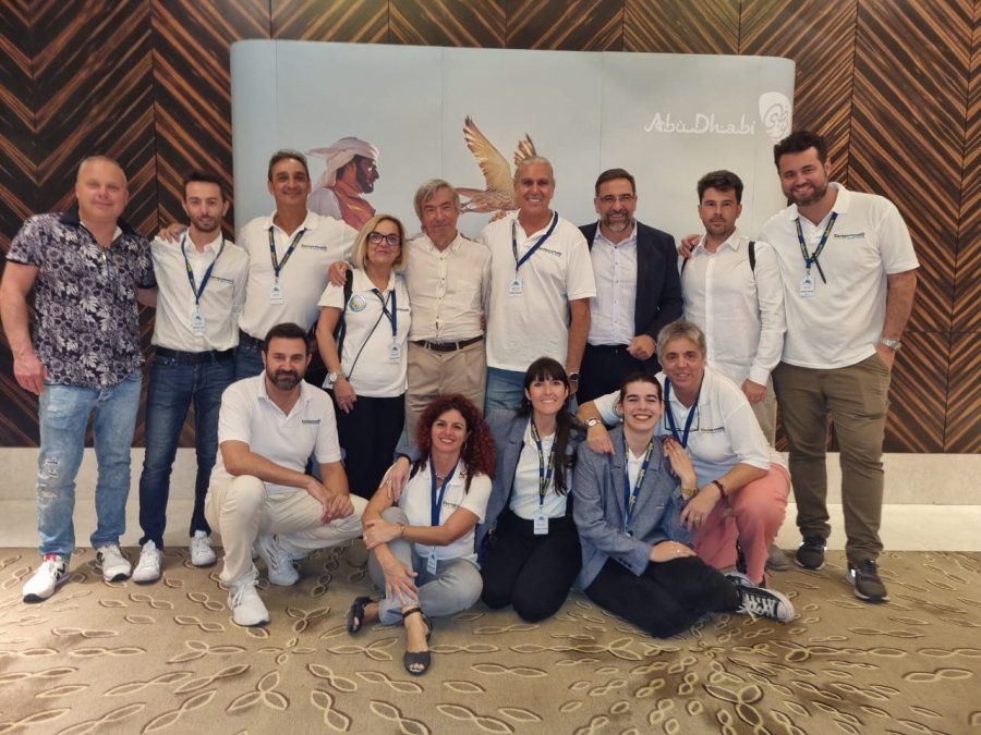 Parte del equipo de Europamundo Vacaciones a punto de disfrutar de la cena de bienvenida de la 25 Convención realizada en Abu Dhabi entre el 28 al 30 de octubre de 2022.
