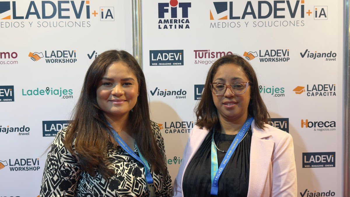 Elaine Francisca, gerenta regional del Caribe y Sudamérica de la Oficina de Turismo de Curazao; e Iris Carrasco, coordinadora del Cono Sur del organismo.&nbsp; 