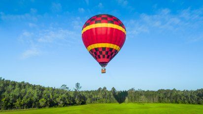 Los vuelos en globo son imperdibles si buscas algo diferente.