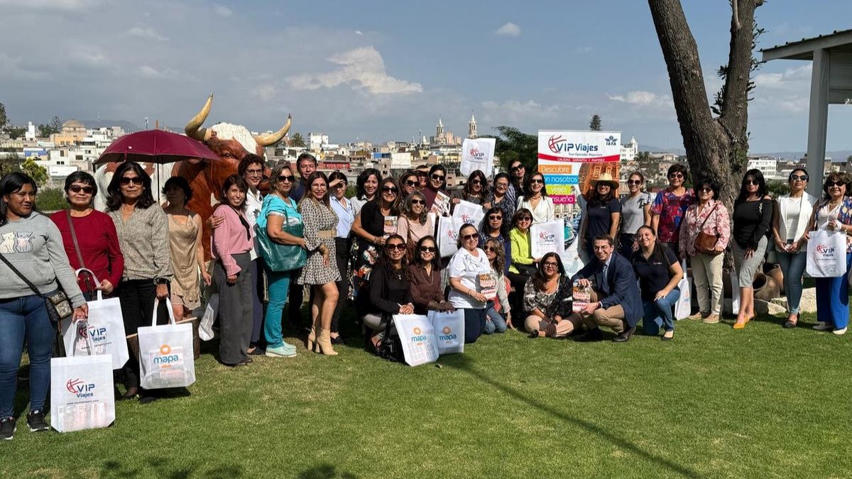 Agentes de viajes presentes en la presentación de Arequipa.