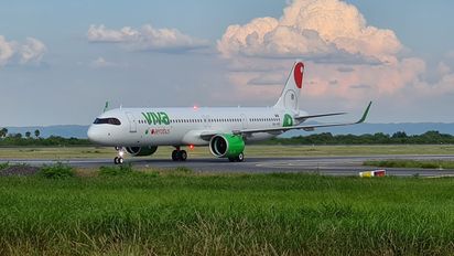 La flota de Viva Aerobus está compuesta por 40 Airbus A320 y 24 Airbus A321 con una edad promedio aproximada de 5 años.