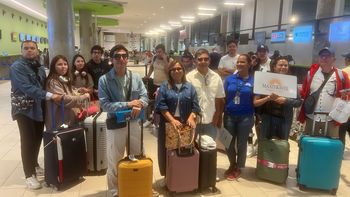 Un grupo de más de 50 personas recibió el año 2026 en Punta Cana gracias a la operación de Maxitravel, Peru Routes Mayorista y Arajet.