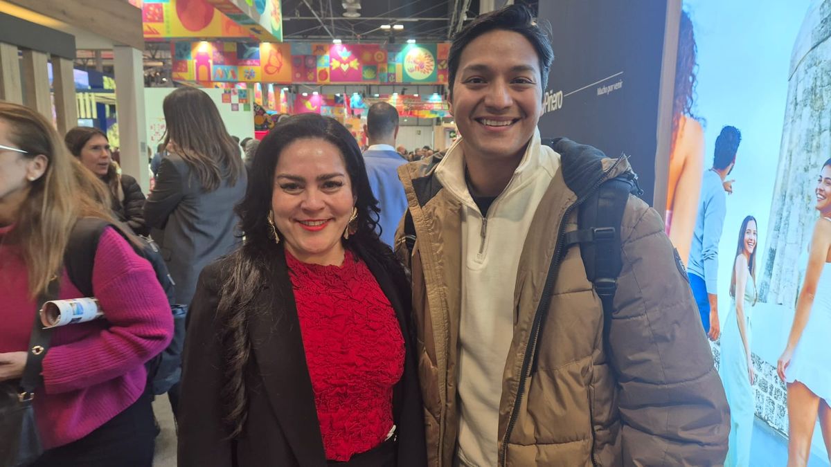 Lourdes Tutiven, presidenta de Grupo GTT, y Ricardo Balladares, representante comercial de Dream and Travel.