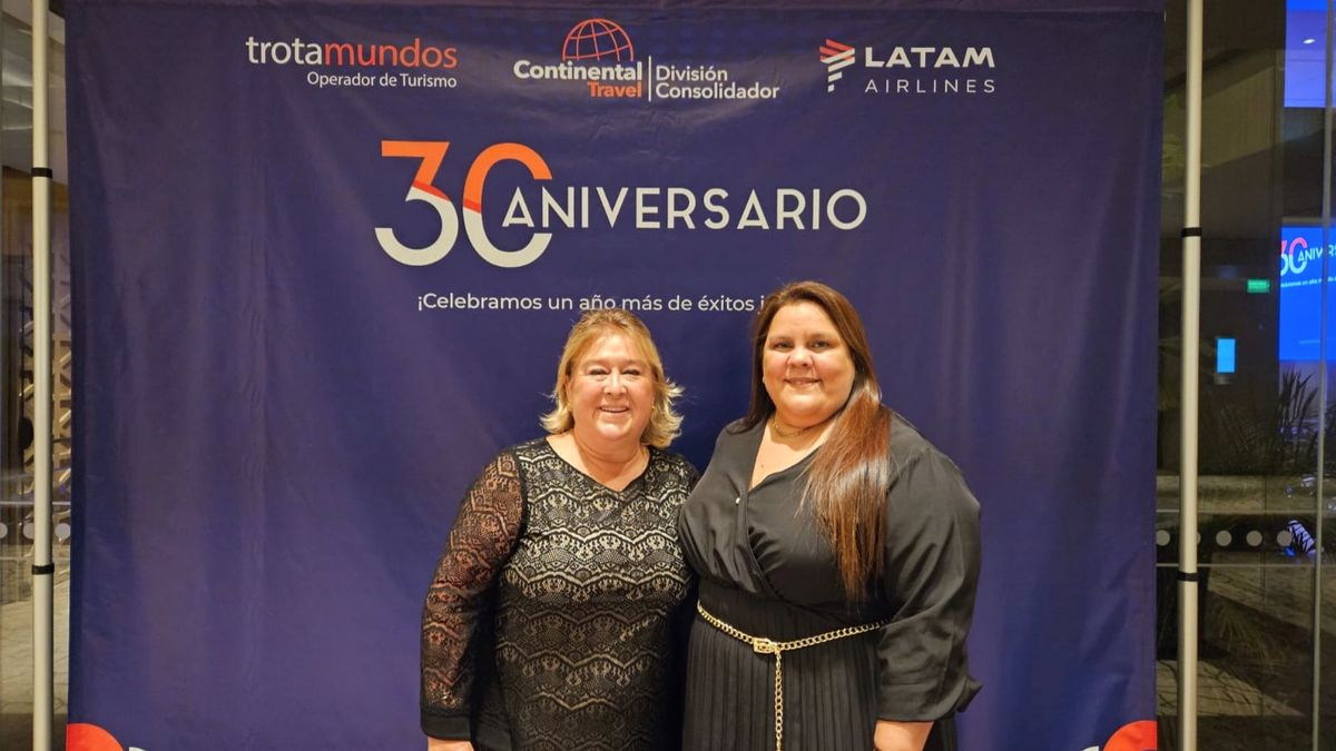 Janni Fallaque y Lorena Belaúnde, en el 30° aniversario de Continental Travel.
