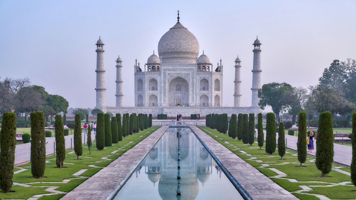 Vietur: el Taj Mahal, en Agra, donde el grupo realiza una clase de yoga con vistas al monumento.