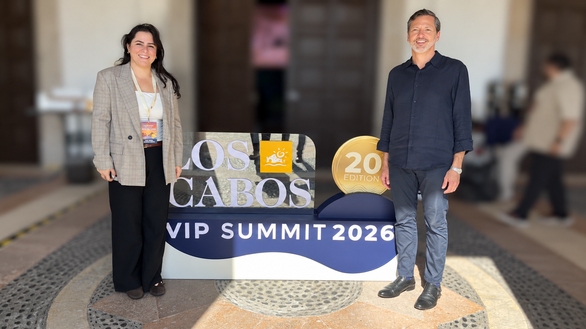 Sandra de la Garza, directora de Comunicación del Fideicomiso de Turismo de Los Cabos (Fiturca); y Rodrigo Esponda, director general.