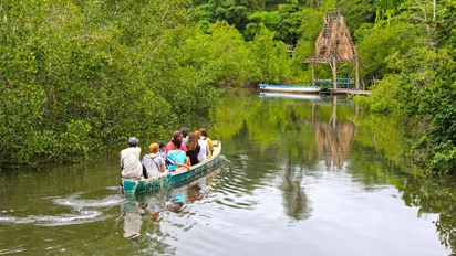 Ruta cultural en barco por el Amazonas.