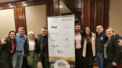 Pamela Cibilis, Visit Iguassu; Douglas Suptitz, MMC Receptivo; Clara Costa, Foz Plaza; Júlio César Andrade, Grand Carimã; Kauê Hansen, Tarobá Hotel; Isabela Scappini Fagundes, Eco Cataratas Resort ; Leandro Velázquez-, DoubleTree By Hilton; y María José Portinho, Hotel Continental.