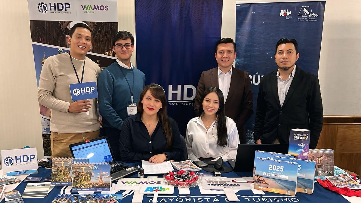 Equipo de HDP, encabezado por Gustavo Zapata, jefe de oficina de HDP Representaciones en Quito (2do der.) - Ladevi Medios y Soluciones Equipo de HDP, encabezado por Gustavo Zapata, jefe de oficina de HDP Representaciones en Quito (2do der.)