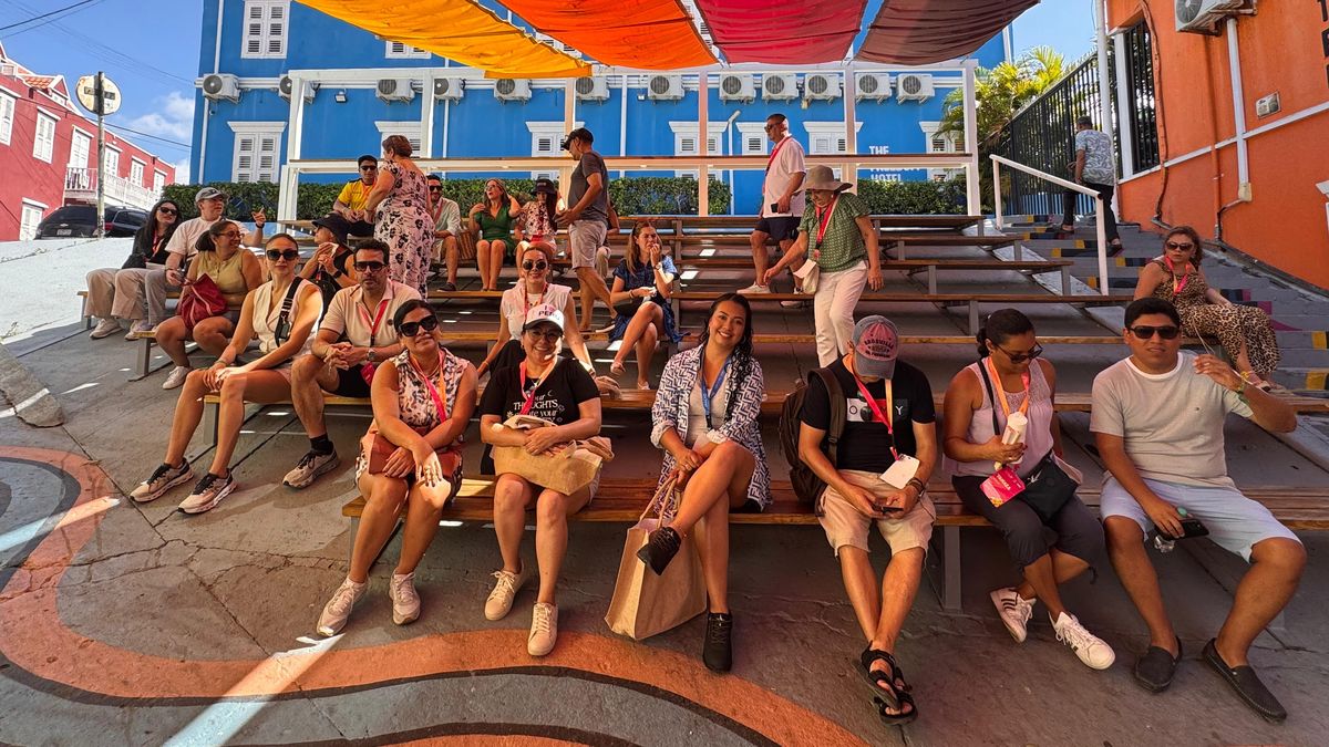 Caminata por Ser'i Otrobanda, un lugar que ofrece increíbles muestras de arte callejero de algunos de los artistas locales más populares de Curazao. 