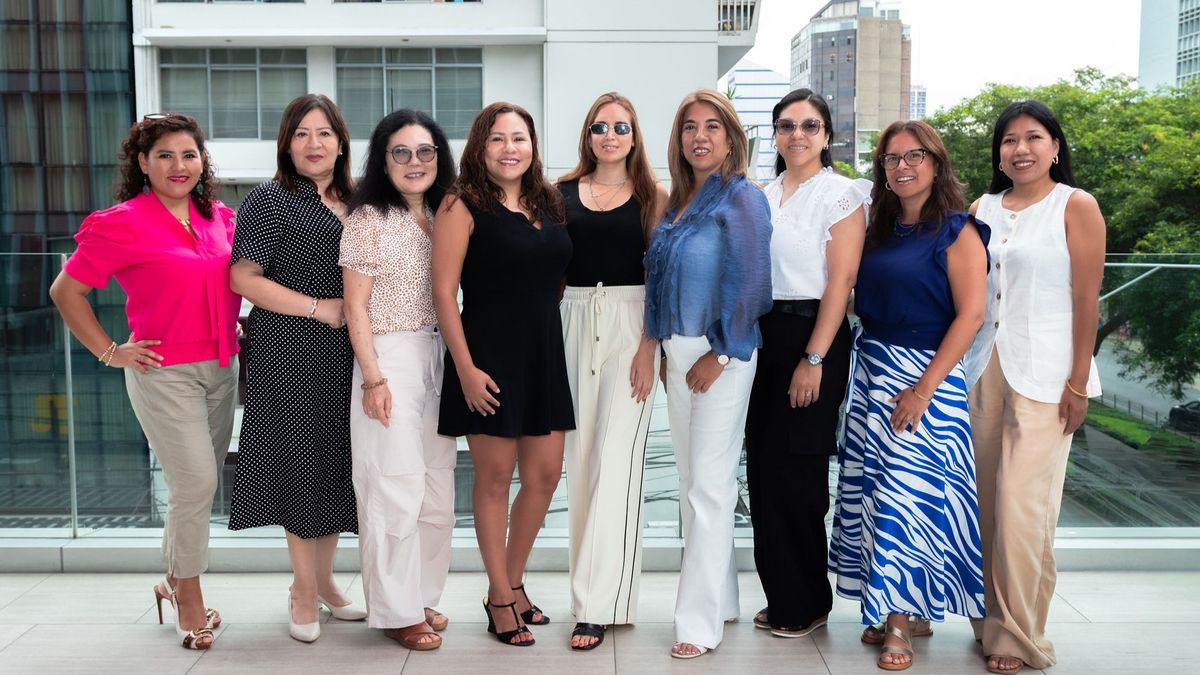 Katy Rojas, Lorena Barrera, Mimi Yrey, Arleny Guido, Maril&uacute; Carrion, Karin Castro, Magdalena Palomino, Claudia Galvez, Maria Julia Romero.