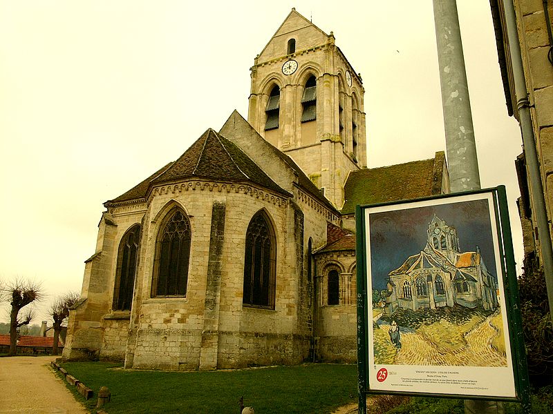 En lo alto de Auvers-sur-Oirse se encuentra la Notre-Dame d`Auvers, construcción que inspiró una de las obras más afamadas de Van Gogh: “La iglesia de Auvers”.