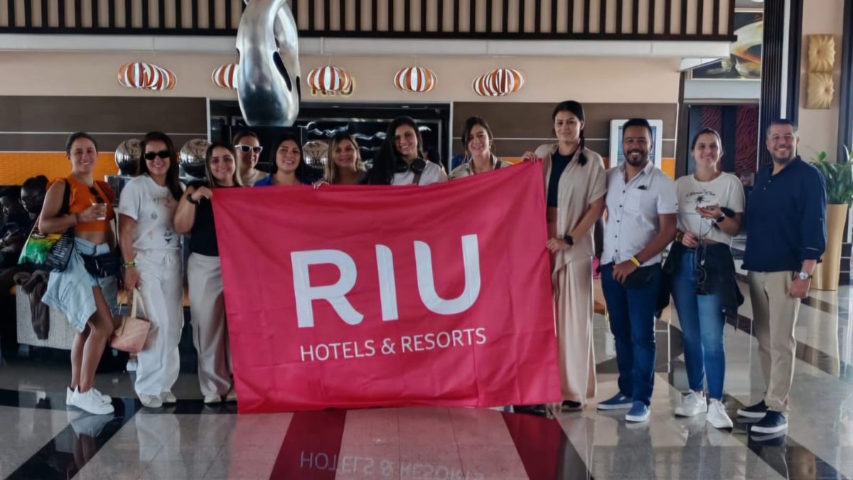 Agentes de viaje colombianos en RIU Palace Jamaica durante el fam trip organizado por RIU y CIC Travel, explorando los principales diferenciales del destino.