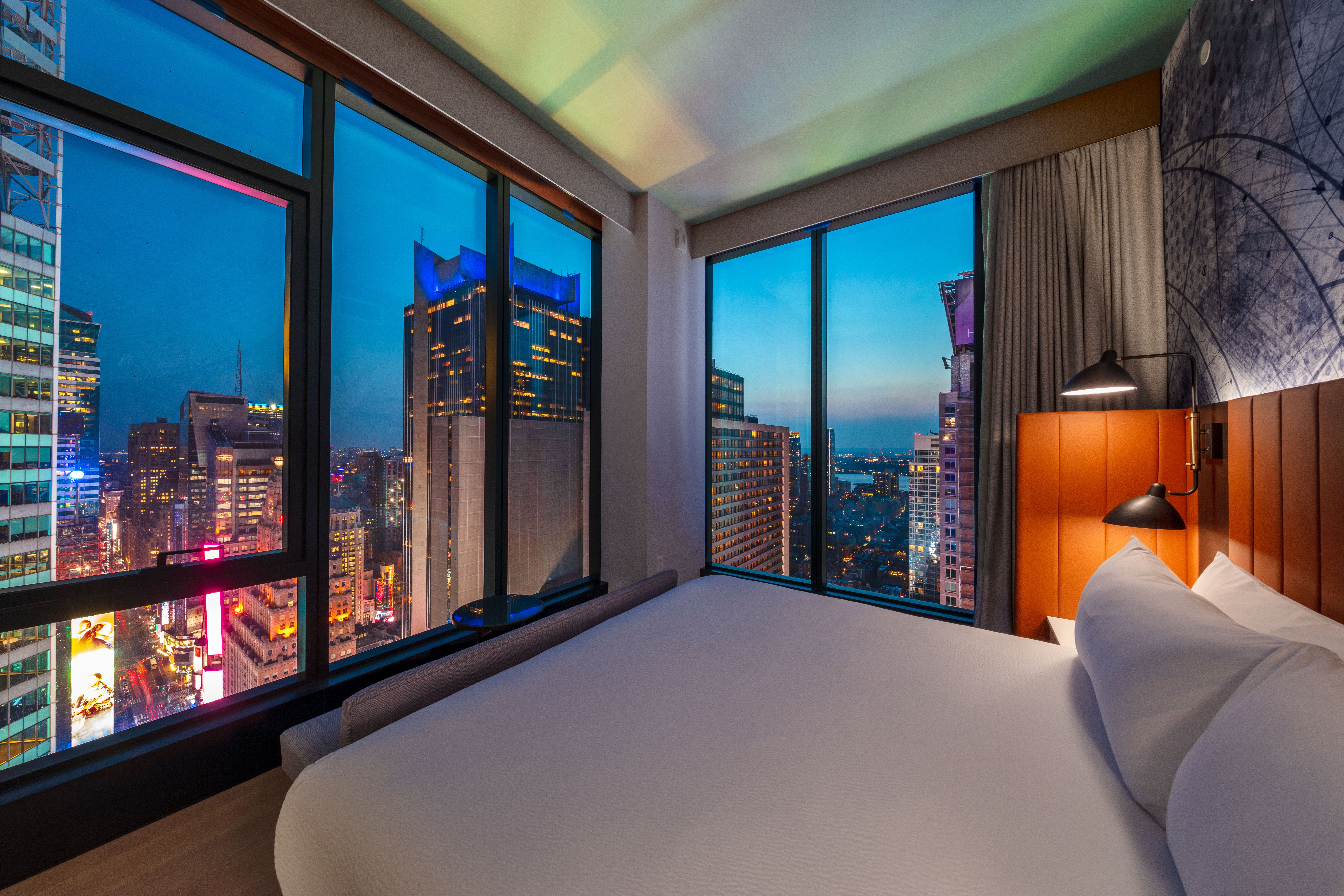 Tempo by Hilton TimesSquare es un hotel ubicado en una torre de 46 plantas