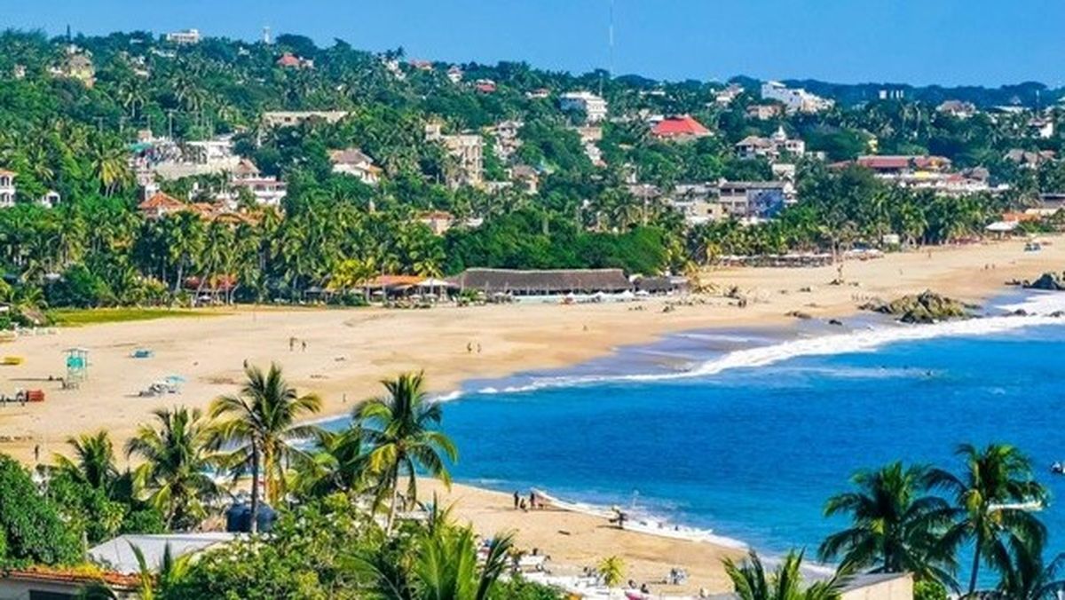 Durante la temporada seca, Puerto Escondido puede llenarse rápidamente, especialmente en fechas como Navidad y Semana Santa.