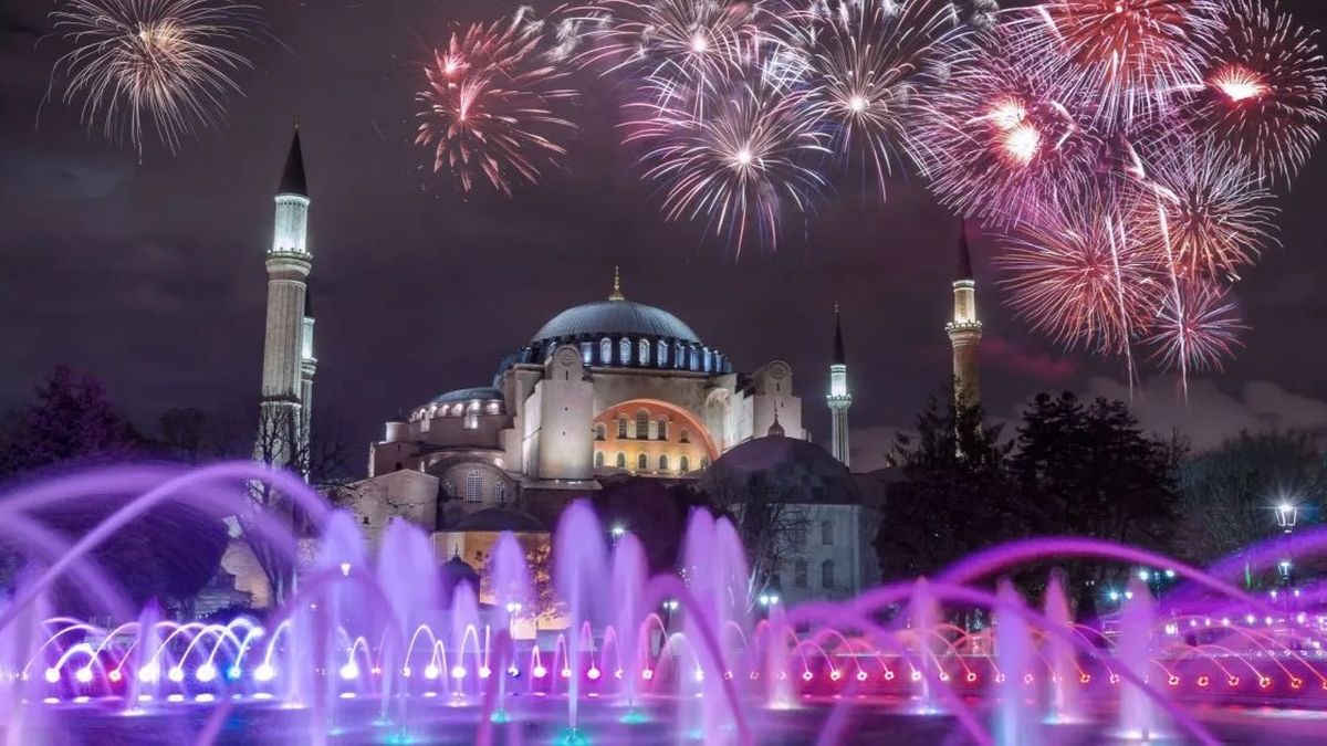 Estambul en Fin de Año: una ciudad entre dos continentes que combina historia, luces, gastronomía y celebraciones inolvidables.
