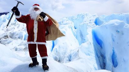 El Calafate: Papá Noel se hace presente en el imponente Perito Moreno