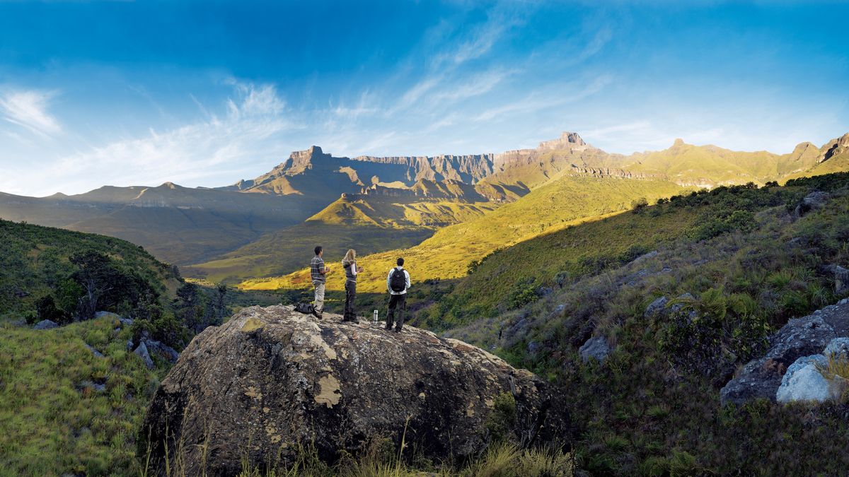 Sudáfrica: entre las múltiples propuestas a las que invita el país figuran el senderismo en las montañas Drakensberg.