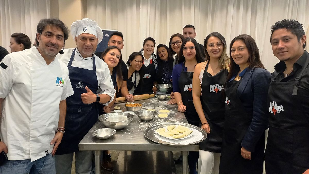 Representantes de mayoristas, agencias de viajes y aerolíneas participaron en MasterClass culinaria organizada por la Autoridad de Turismo de Aruba.