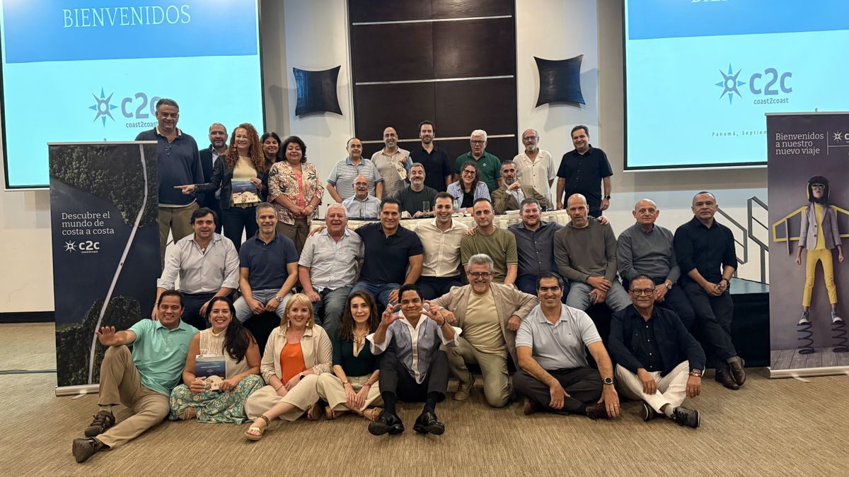 Los participantes en la primera convención en Panamá del flamante tour operador C2C (Coast to Coast).