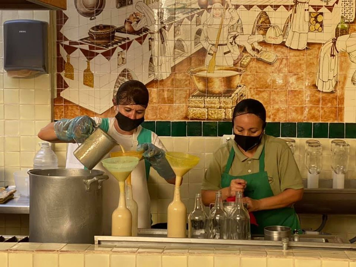 En los talleres de la famosa tienda Nuestros Dulces los viajeros pueden elaborar sus propios&nbsp;chocolates, pinole y otras tradicionales delicias mexicanas.&nbsp;