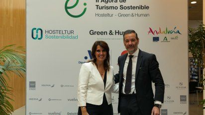 Sonia Araújo, directora general Renfe Viajeros, y Ginés Martinez presidente de Green & Human y CEO de Jumbo Tours.&nbsp;