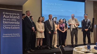 Autoridades de Nueva Zelanda y China celebraron el nuevo vuelo de China Eastern.