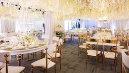 El salón principal de EM Hotels se adapta a celebraciones de diferentes formatos, con montajes personalizados, producción integral y propuestas gastronómicas diseñadas para cada evento.