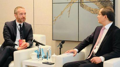 Miguel Sanz, director de Turespaña, con ChiaZheng Hao, director General de RRII del Ministerio de Cultura y Turismo de China, en el que se ha hablado de cooperación y del desarrollo de acciones para la reactivación de flujos turísticos entre ambos países.