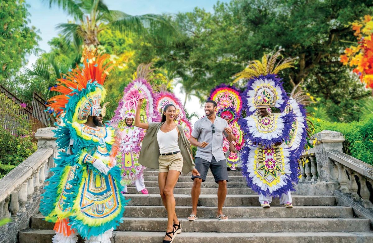 La celebración del Junkanoo, el desfile más tradicional de las Bahamas, lleva más de 100 años.
