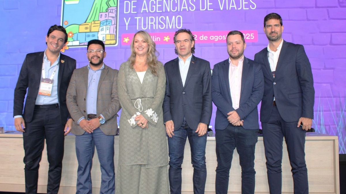 s Alejandro Dávila, vicepresidente de Turismo de ProColombia; Jhon Ramos, viceministro (e) de Turismo; Paula Cortés Calle, presidente ejecutiva de Anato; Federico Gutiérrez, alcalde de Medellín; Diego Vásquez, presidente de la Junta Directiva de Anato; y&nbsp; David Palomares, presidente de Anato Capítulo Antioquía-Choco.