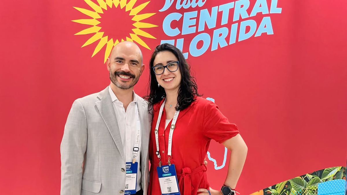 Alejandro Buitrago y Juanita Ariza, Visit Central Florida, en el marco de IPW 2026.