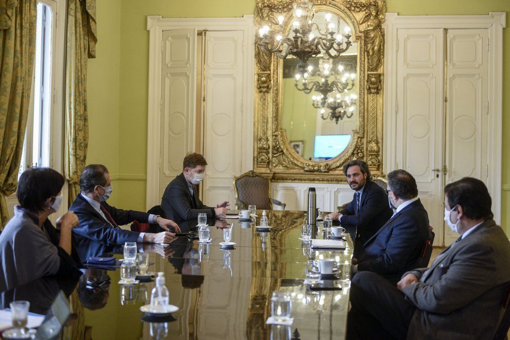 El proyecto de ley de moratoria impositiva amplía el universo de contribuyentes que pueden adherirse a la moratoria vigente a todas las personas jurídicas y humanas para ofrecer alivio.