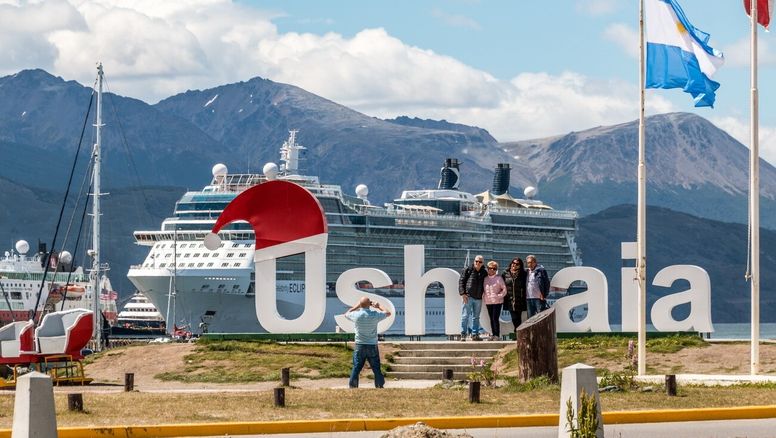 Pese a la mejora del turismo internacional, hubo déficit con relación a la cantidad de argentinos que viajaron al exterior. Los turistas nacionales gastaron más dólares que las divisas que ingresaron a Argentina por los gastos de los extranjeros.