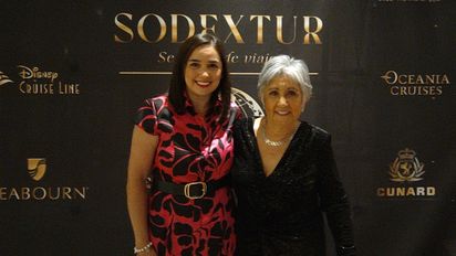 Paola y Lilia Riquelme de Terramaris.